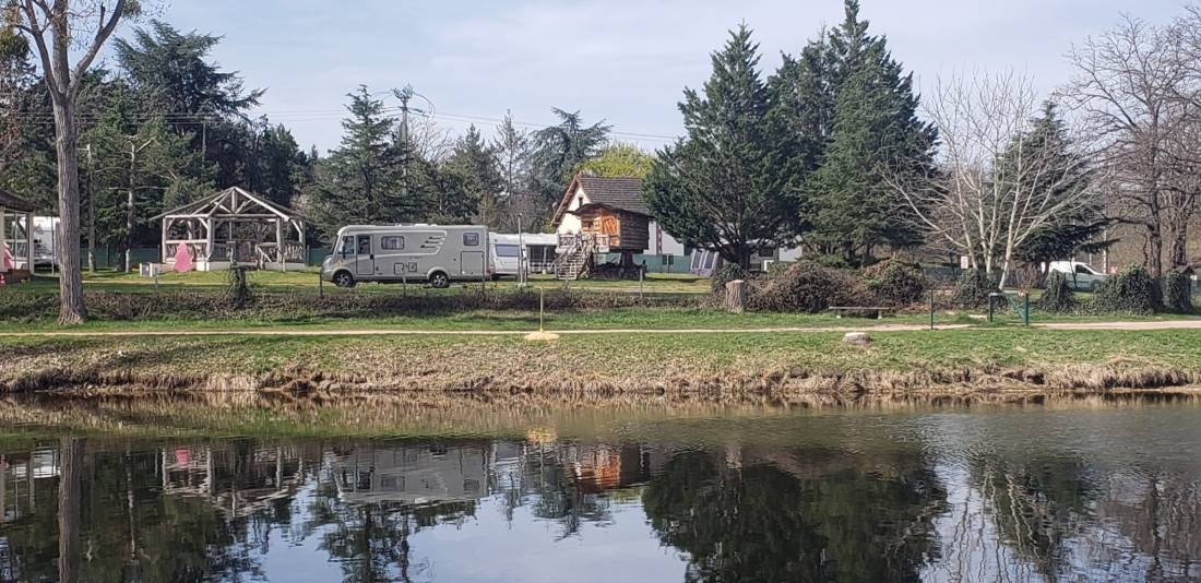 Camping de l'Etang de Sault — Campingplatz in Prémilhat