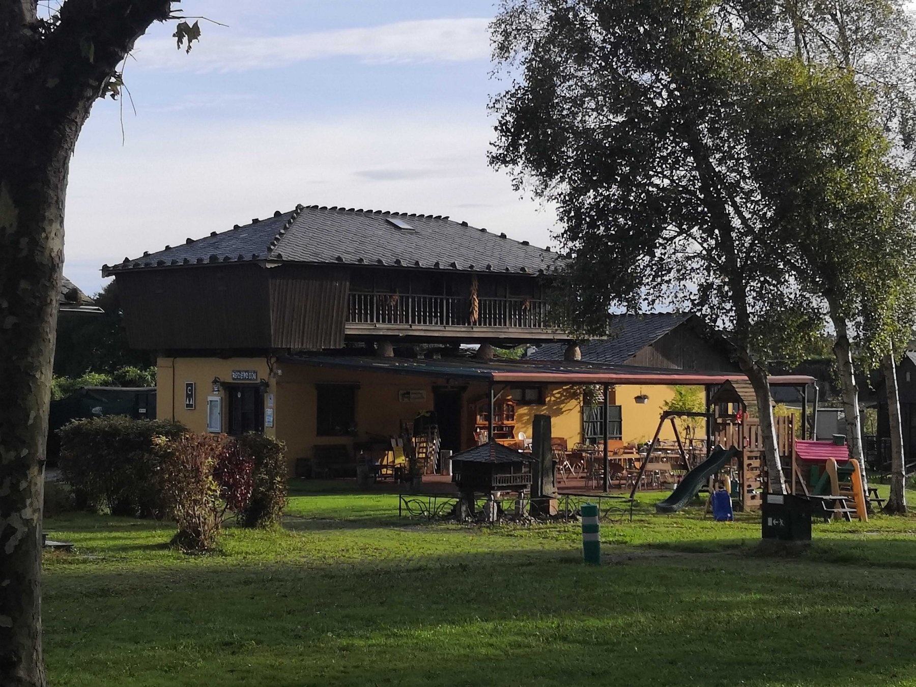 Camping a Grandella — Campingplads in El Franco