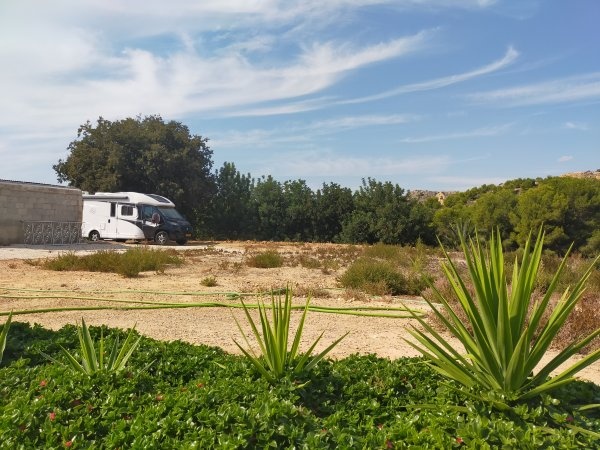 Área autocaravanas Granja La Carmela — Campervan Site in Santomera