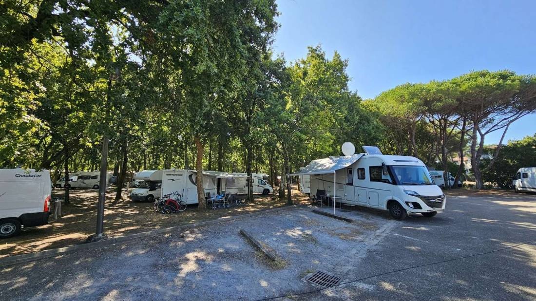 Aire Camping-Car Bire Plecq — Campervan Site in Vieux-Boucau-les-Bains