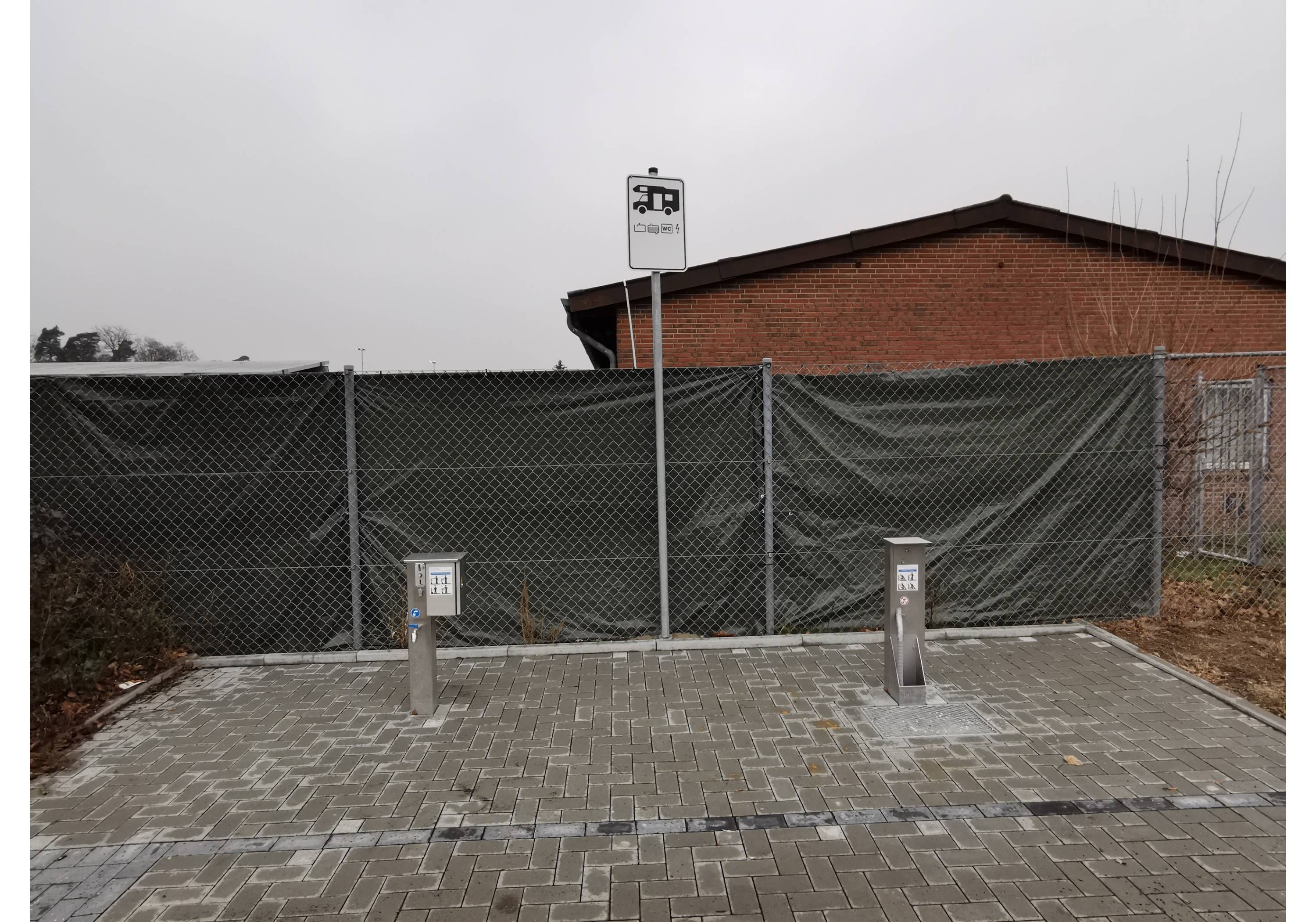 Wohnmobilstellplatz Niederrodenbach — Area di sosta in Rodenbach