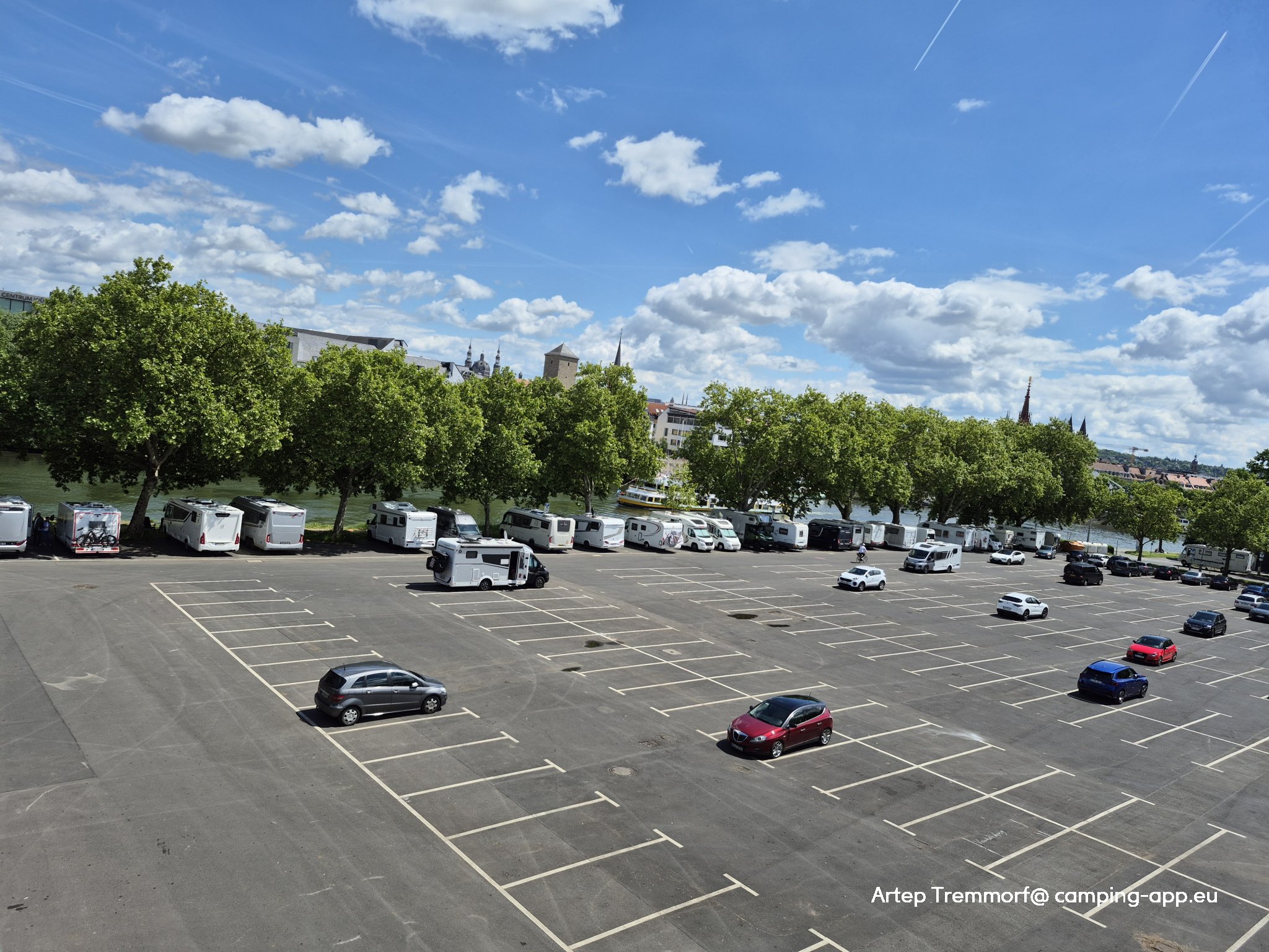 Viehmarkplatz / Friedensbrücke Würzburg — Camperplads in Würzburg