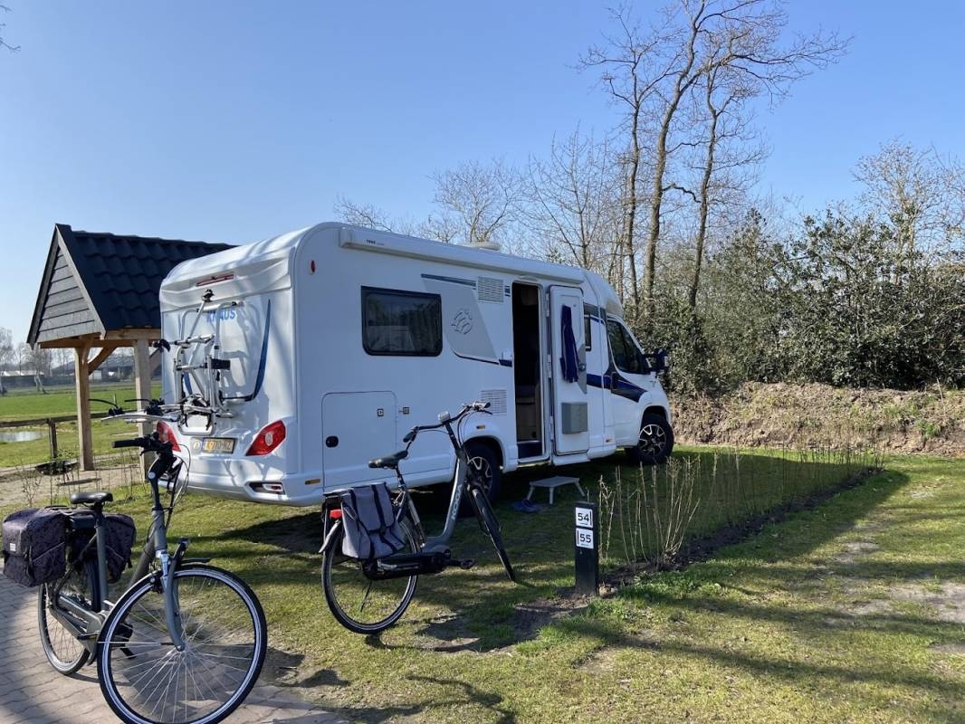 Camperparc Stee in Lhee — Area di sosta in Dwingeloo
