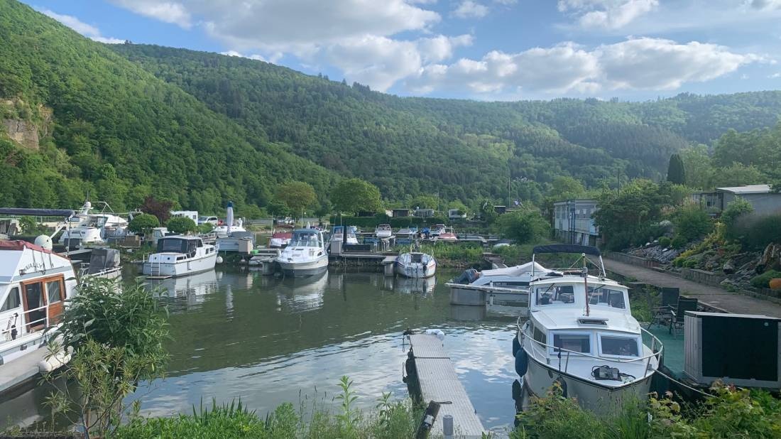 Wohnmobilstellplatz Moselherz — Campervan Site in Pölich