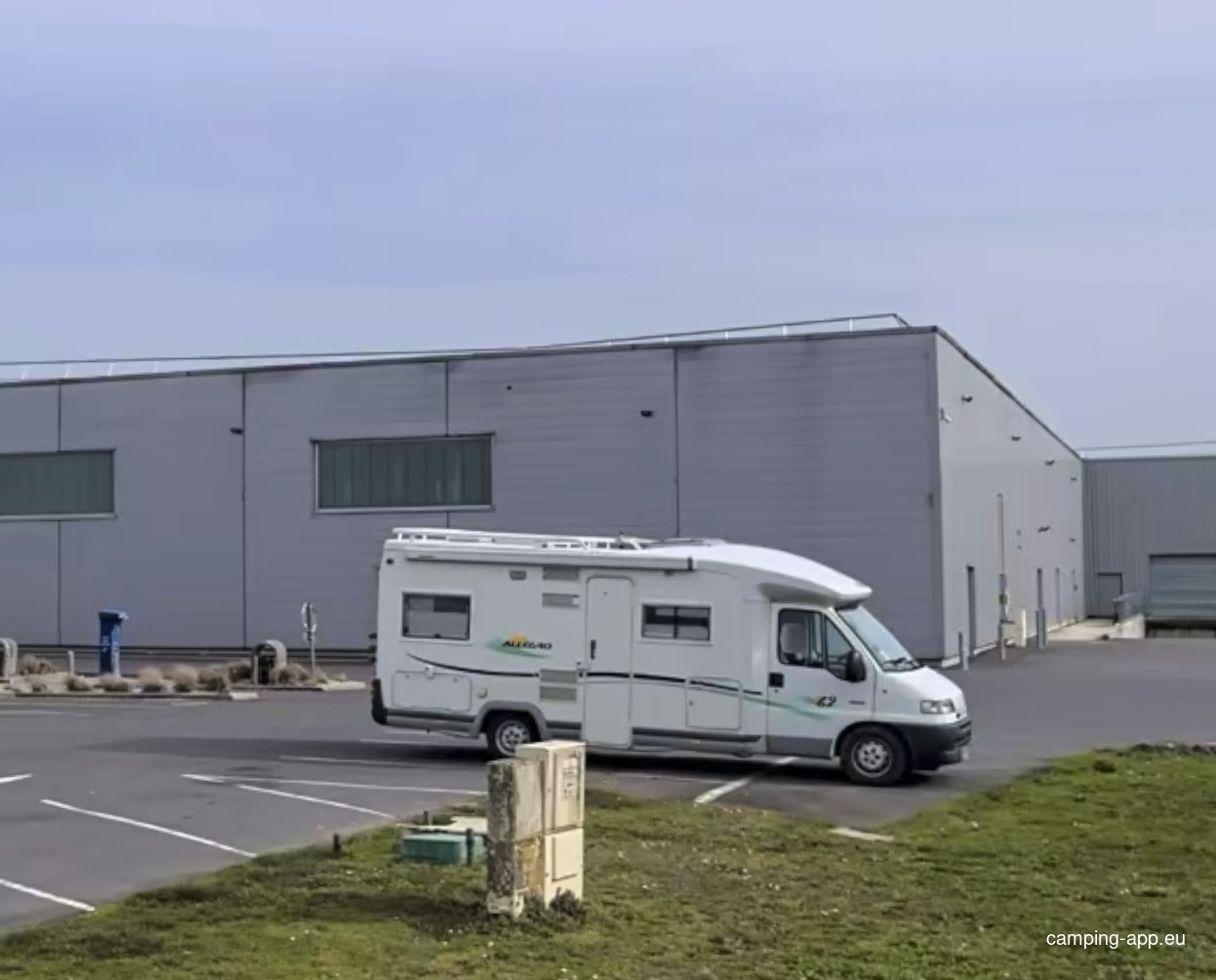 Stellplatz Intermarché, Confolens — Sítio para autocaravanas in Confolens