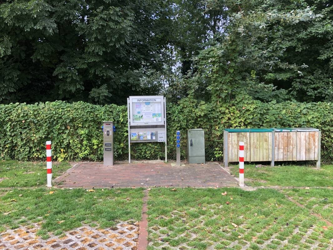 Stellplatz Ditzumerverlaat — Karavan Sitesi in Bunde