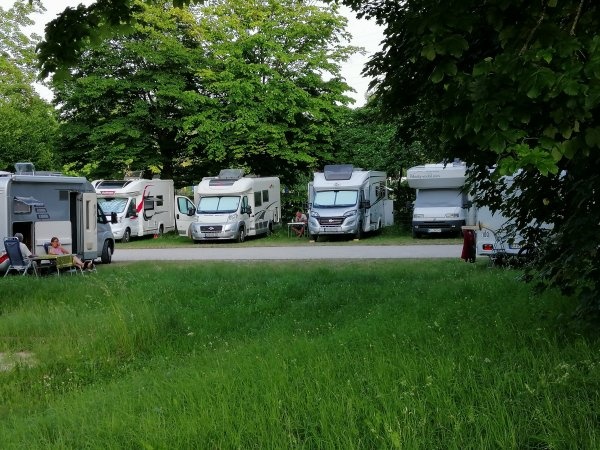 Stellplatz Pfullingen — Місце для кемперів in Pfullingen