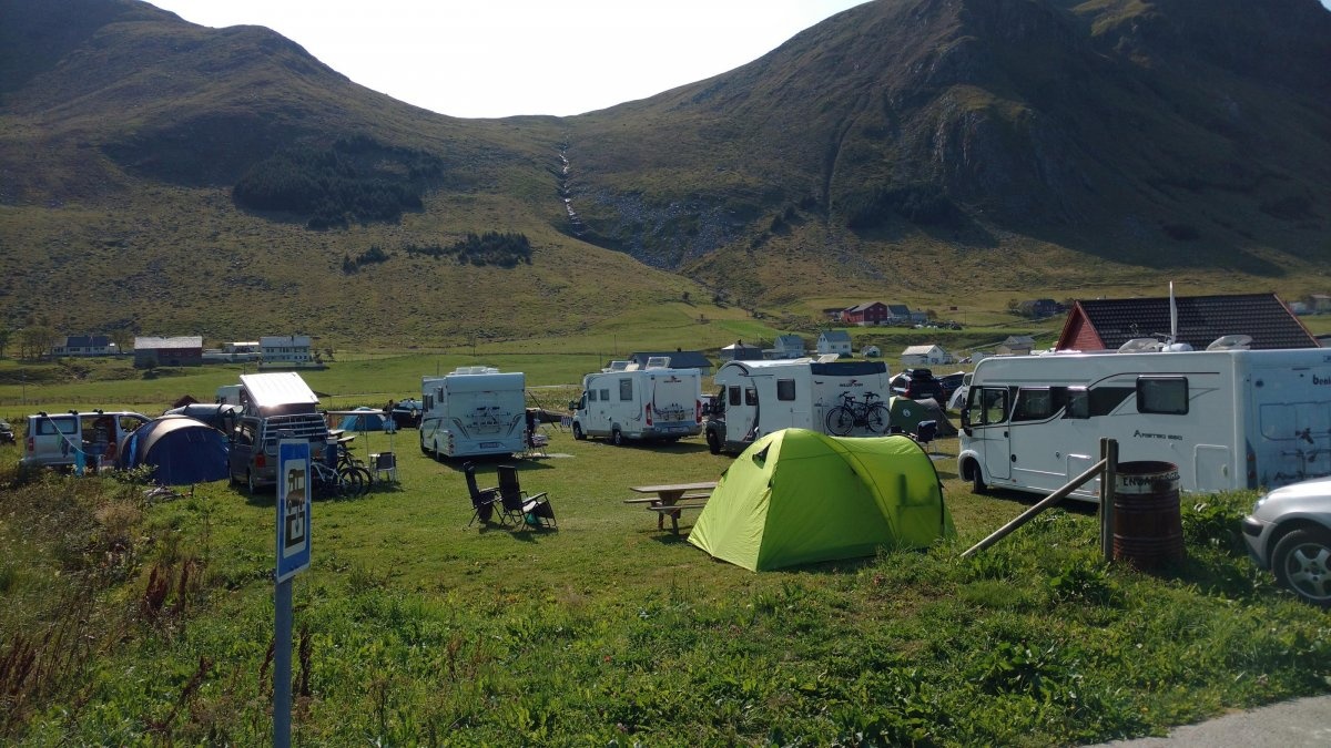 Refvik Camping — Kemp in Raudeberg