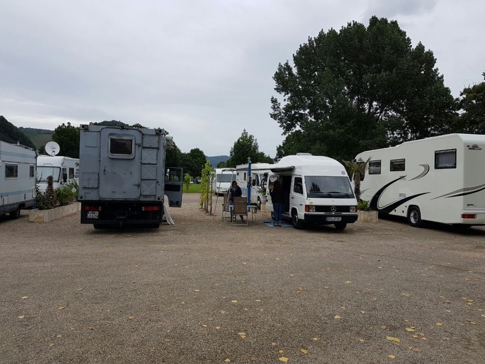 Stellplatz an der Marina Mittelmosel — Sítio para autocaravanas in Neumagen-Dhron