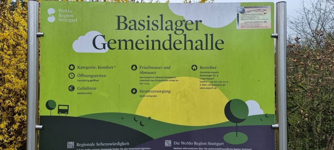 Stellplatz an der Gemeindehalle Aspach — Parking jours et nuit in Aspach