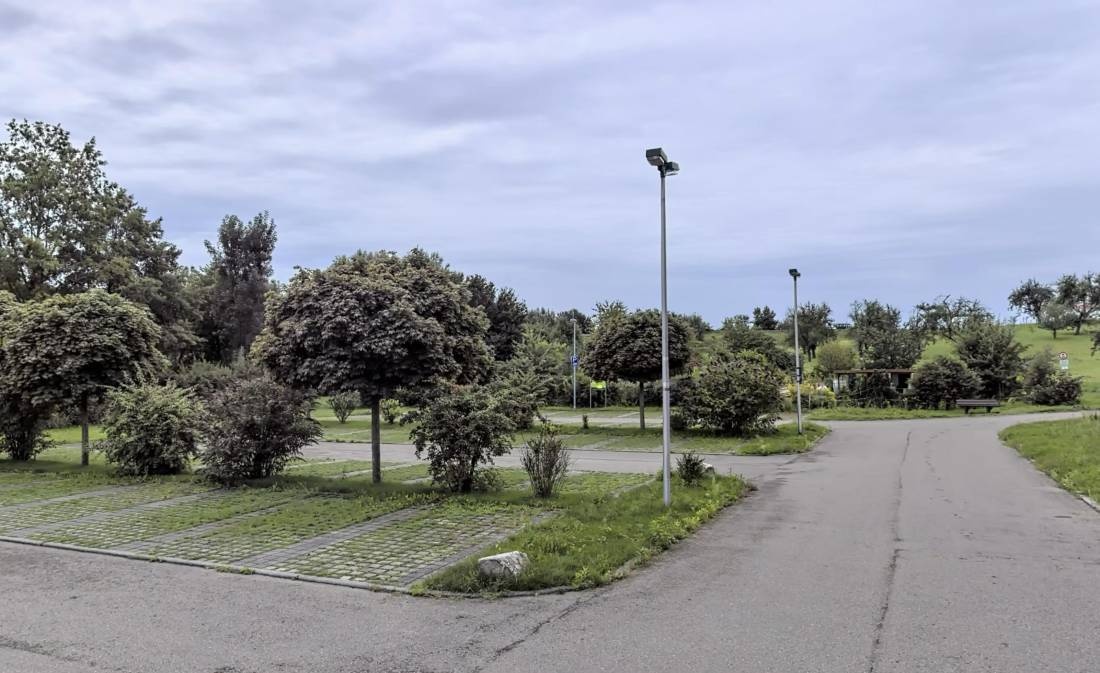 Stellplatz an der Gemeindehalle Aspach — Parkeerplek om te overnachten in Aspach