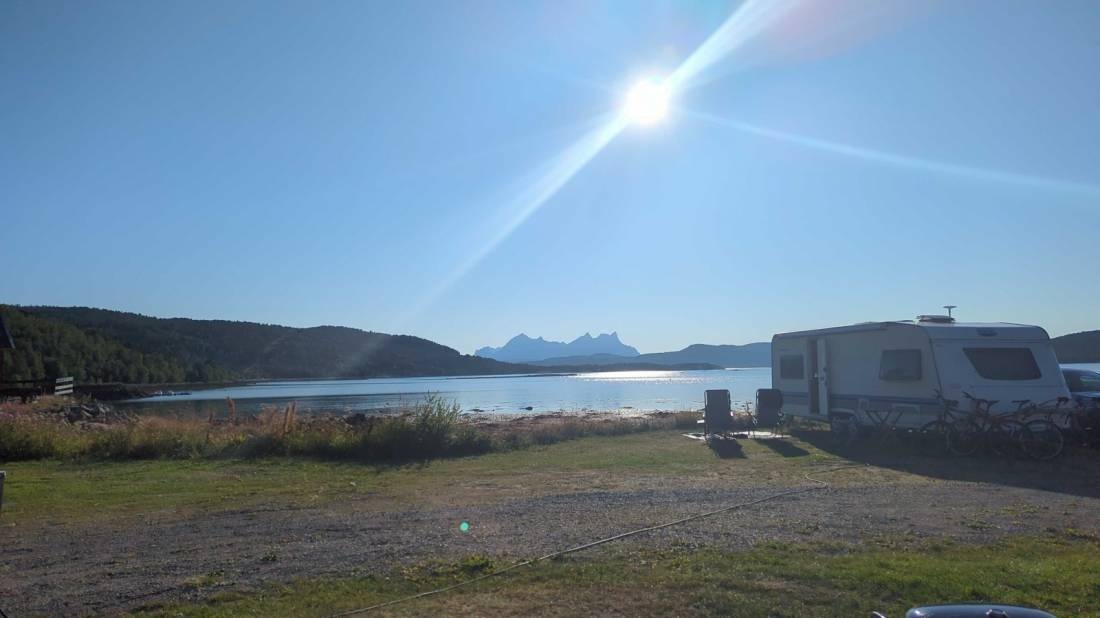 Ulvsvåg Gjestgiveri — Area da campeggio in Ulvsvåg