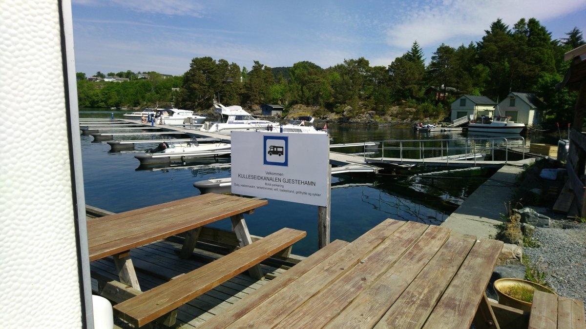 Kulleseidkanalen Gjestehavn — Aire camping car in Finnås