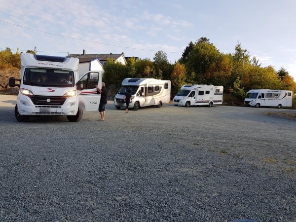 Kulleseidkanalen Gjestehavn — Campervan Site in Finnås