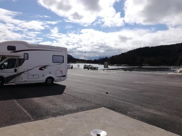 Husnes båthavn — Aire camping car in Husnes