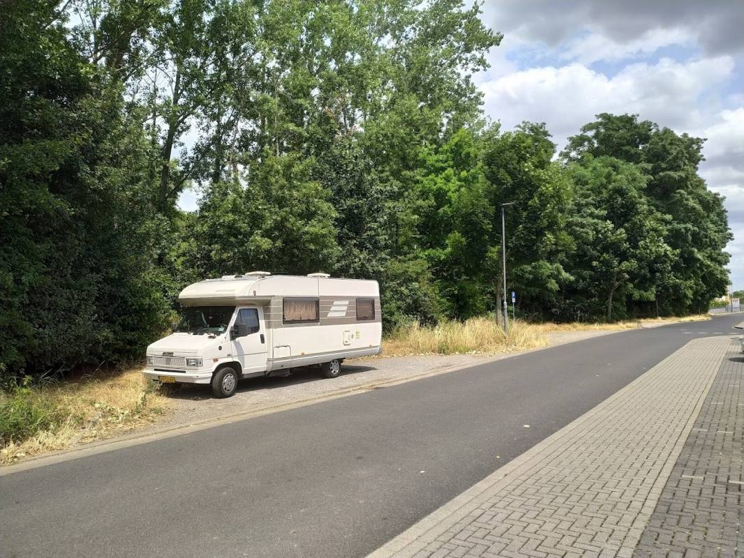 Carl Alexander Park Baesweiler — Parkeerplek om te overnachten in Baesweiler