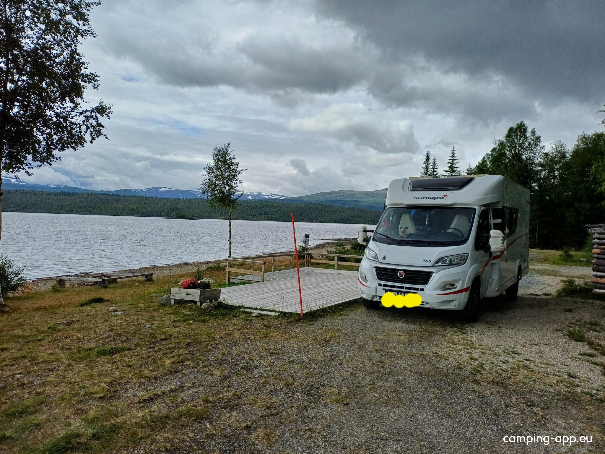 Svenningvatnet Camping — Sp. parking dla kamperów in Trofors