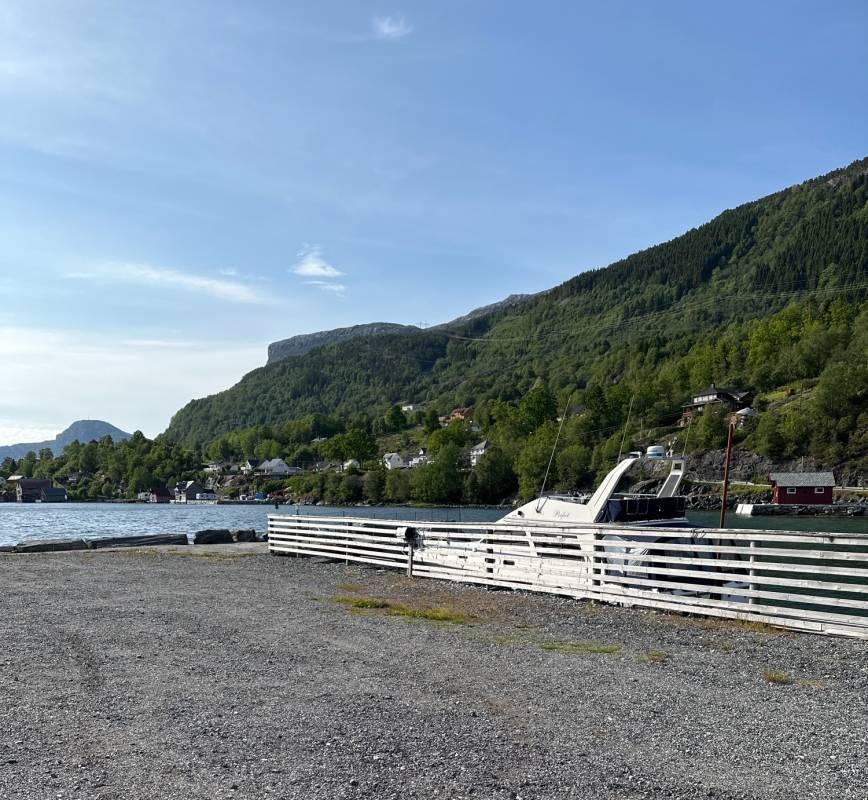 Havn Fjordcamping — Camperplads in Eikefjord