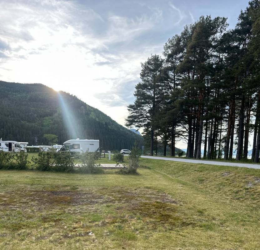 Fugelvåg Gard & Camping — Campingplads in bei Alvundfjord
