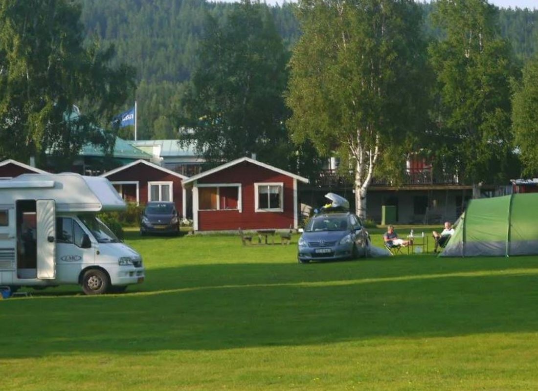 Borgsjö Strand - Restaurang, Camping, Stugor — Camping in Erikslund