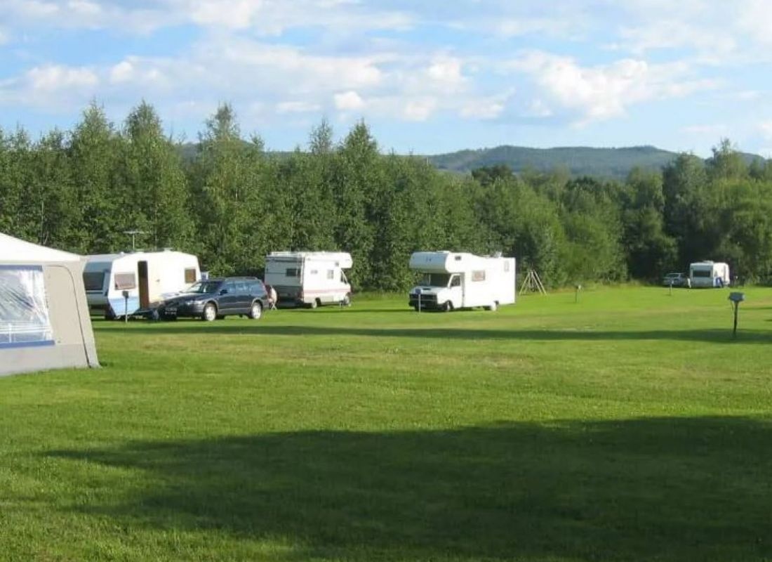 Borgsjö Strand - Restaurang, Camping, Stugor — Camping in Erikslund