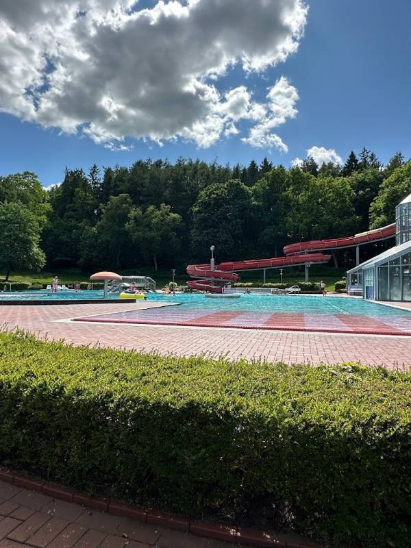 Waldschwimmbad Burg — 露营车营地 in Burg (Dithmarschen)