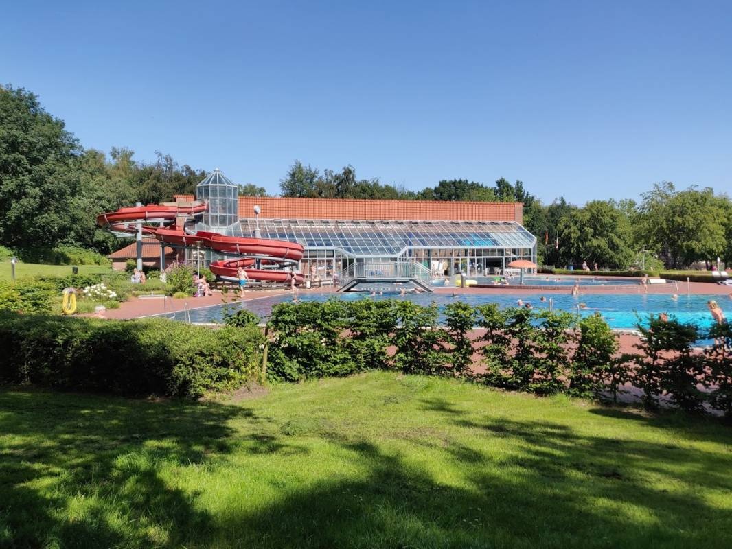 Waldschwimmbad Burg — Karavan Sitesi in Burg (Dithmarschen)