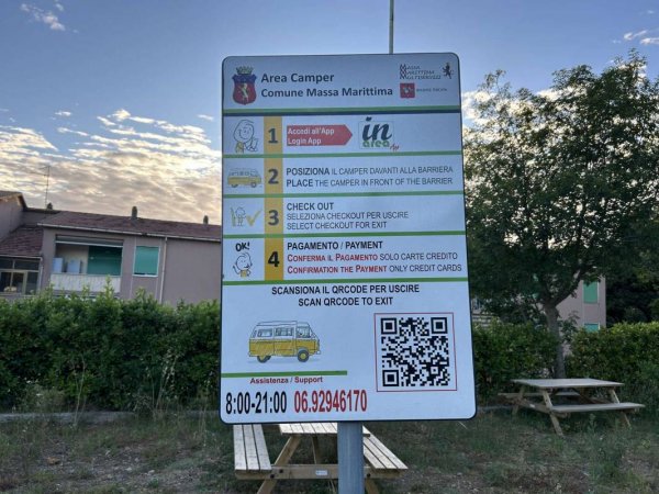 Übernachtungsparkplatz Massa Marittima — Photo 2