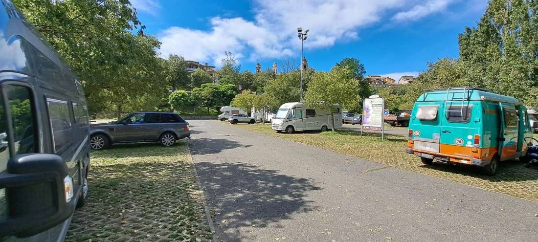 Übernachtungsparkplatz Ovada — Sp. parking dla kamperów in Ovada