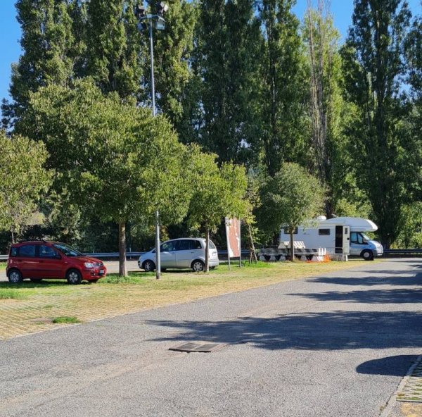 Übernachtungsparkplatz Ovada — Photo 2