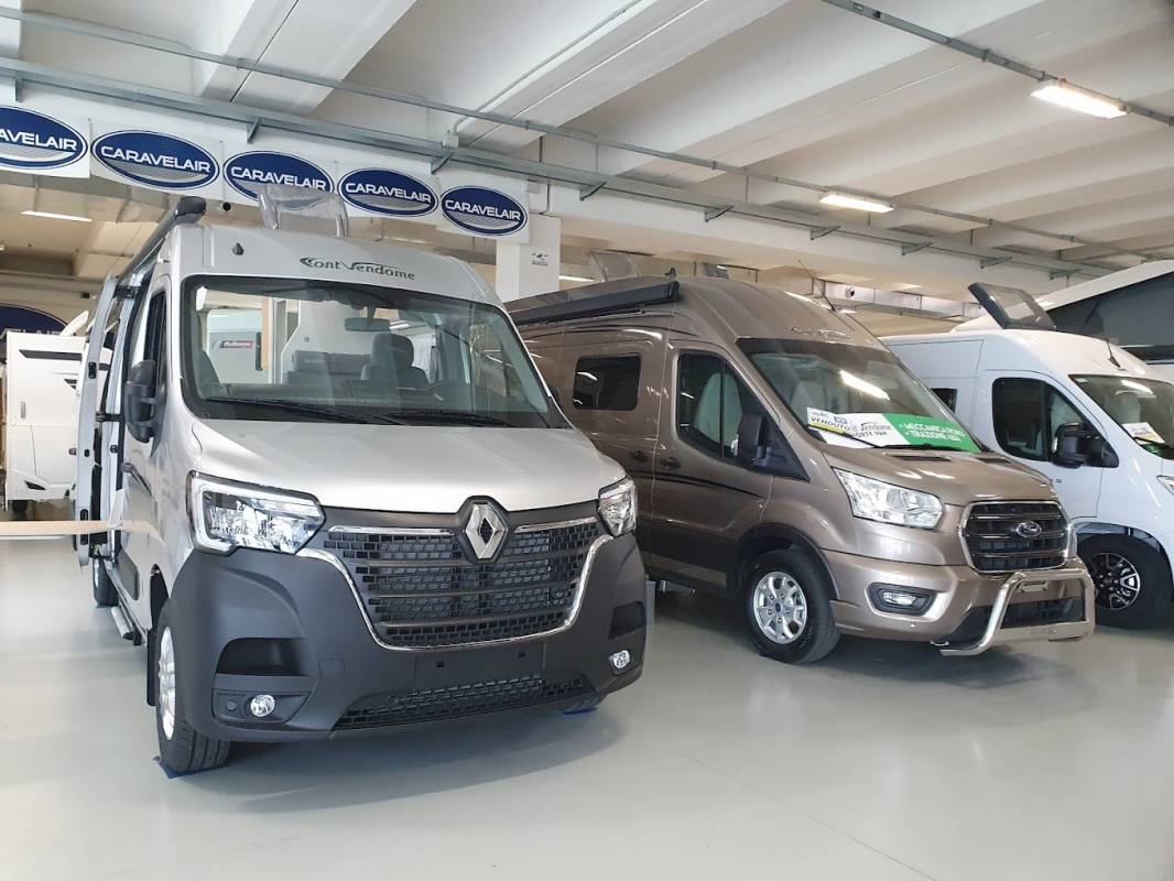 Camping Sport Magenta — Sp. parking dla kamperów in Magenta