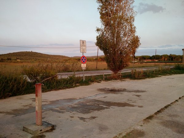 Perelli3 parking for Camper — Photo 2