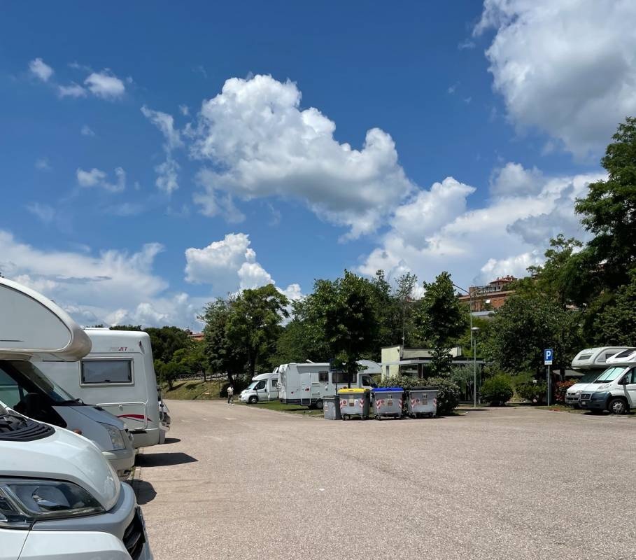 Stellplatz Perugia — Sp. parking dla kamperów in Perugia