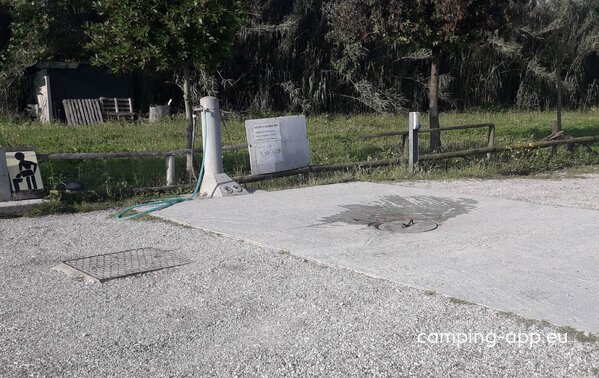Stellplatz Marina di Pisa — Foto 6