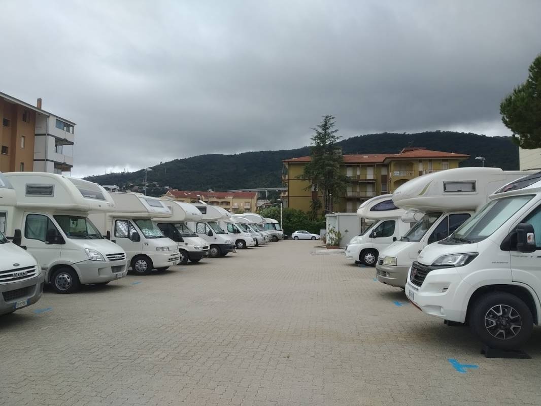 Stellplatz Marina di Andora — Ställplats in Marina di Andora