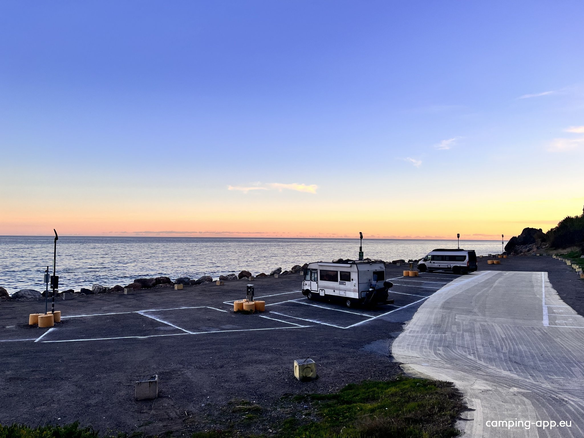 Area sosta camper caprazoppa — Camperplads in Finale Ligure