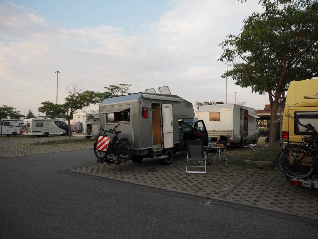 Area Sosta Camper - Parma — Area Autocaravanas in bei Parma