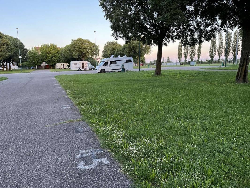 Stellplatz Grazie — Karavan Sitesi in Grazie