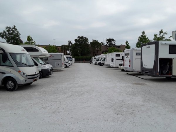 Area Camper Peschiera — Photo 2