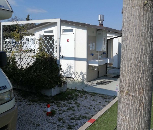 Area Camper Peschiera — Photo 3