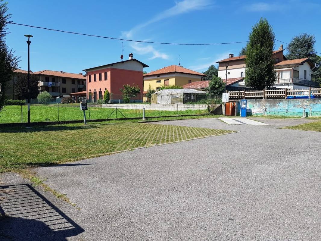 Stellplatz Merate — Sp. parking dla kamperów in Merate