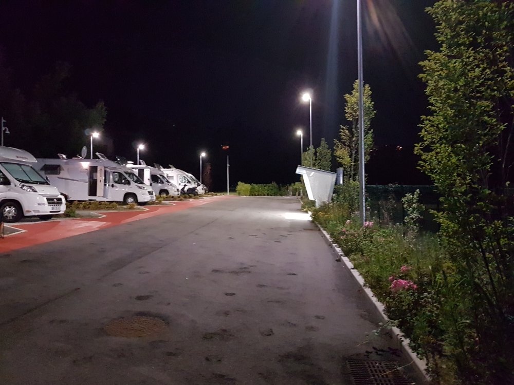 Area di Sosta Tavernola — 露营车营地 in Como