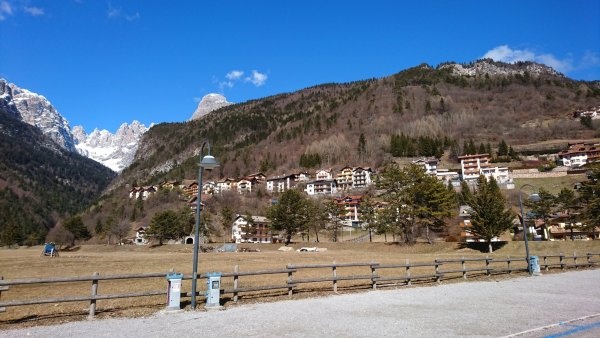 Area Sosta Camper Lago Di Molveno — 快速停止 in bei Molveno