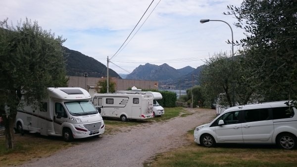 Stellplatz Sulzano — 露营车营地 in Sulzano