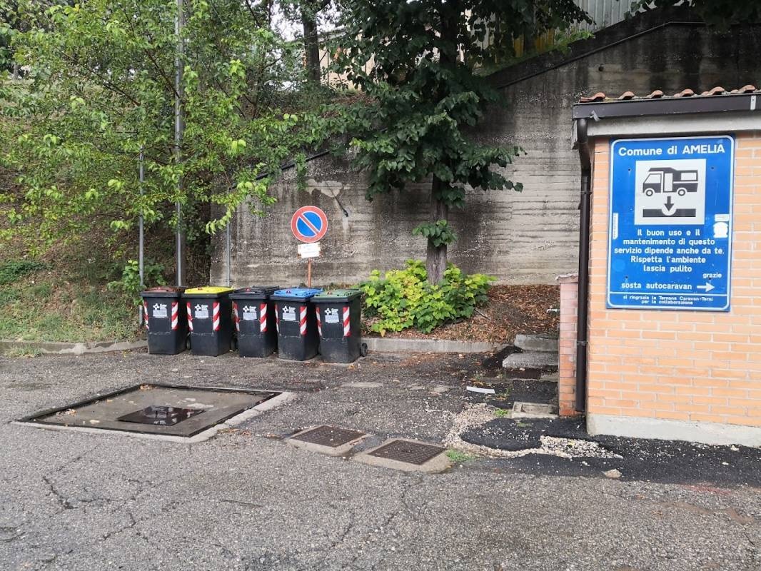 Area sosta camper & camper service — Stellplatz in Amelia