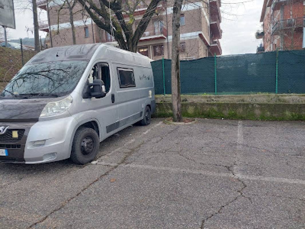 Area sosta camper & camper service — Sp. parking dla kamperów in Amelia