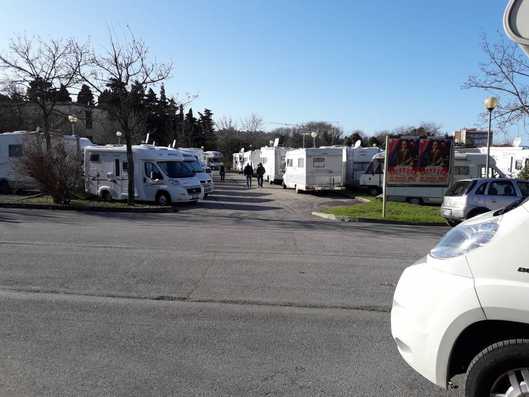 Übernachtungsparkplatz Fano — Camperplaats in Fano