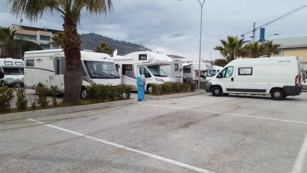 Stellplatz Grottammare — Sp. parking dla kamperów in Grottammare
