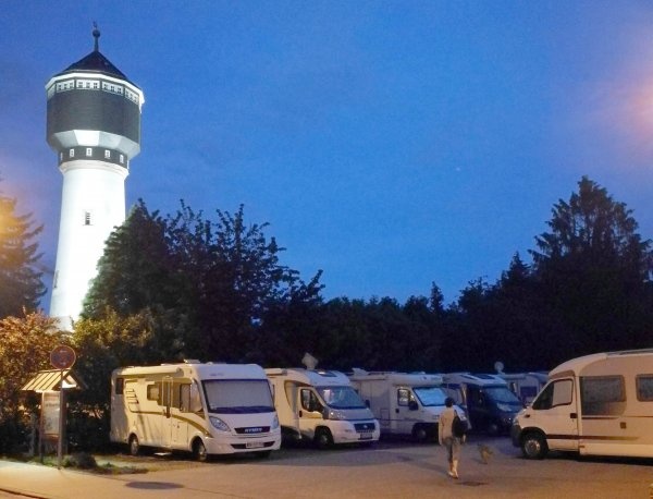 Wohnmobilstellplatz am Wasserturm — Area Autocaravanas in Kehl