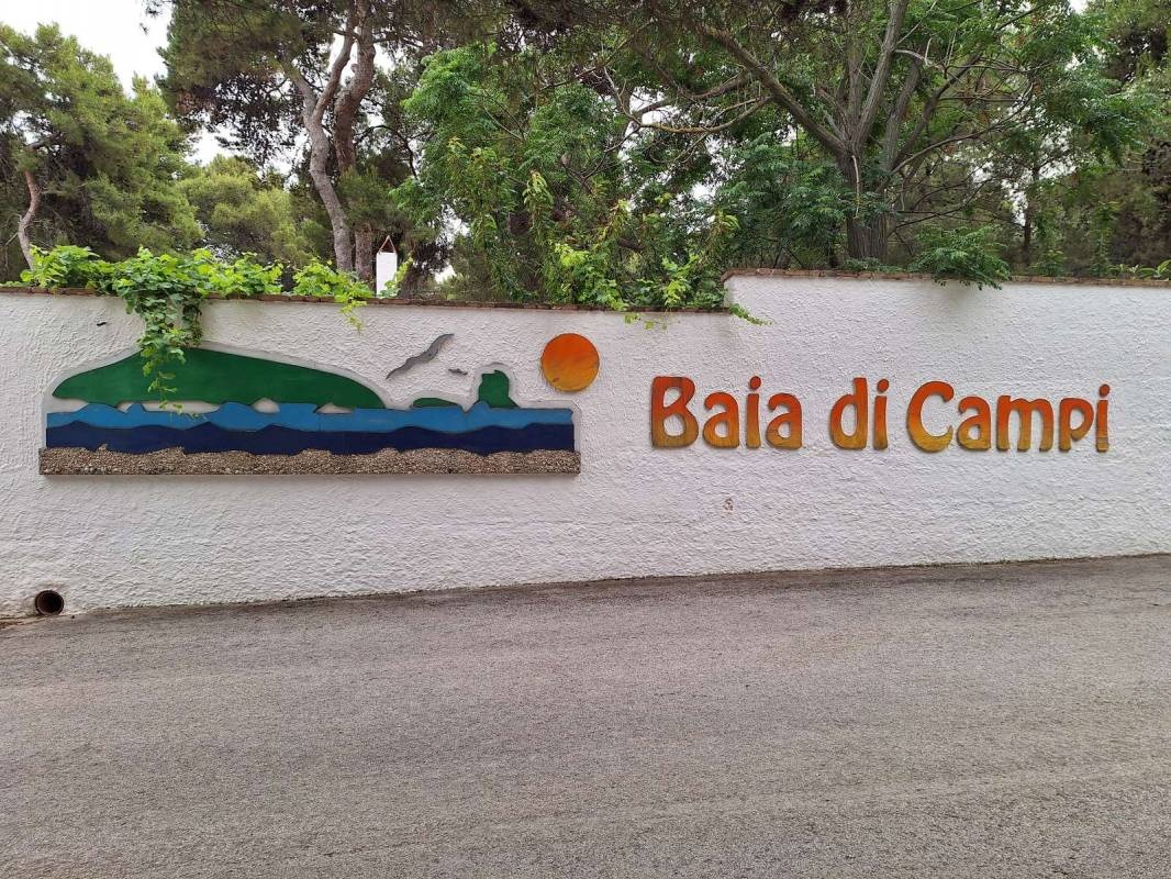Baia e Cala Campi — Cámping in Vieste